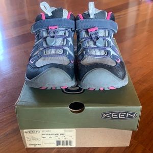 Kids Keen hiking shoes size 13